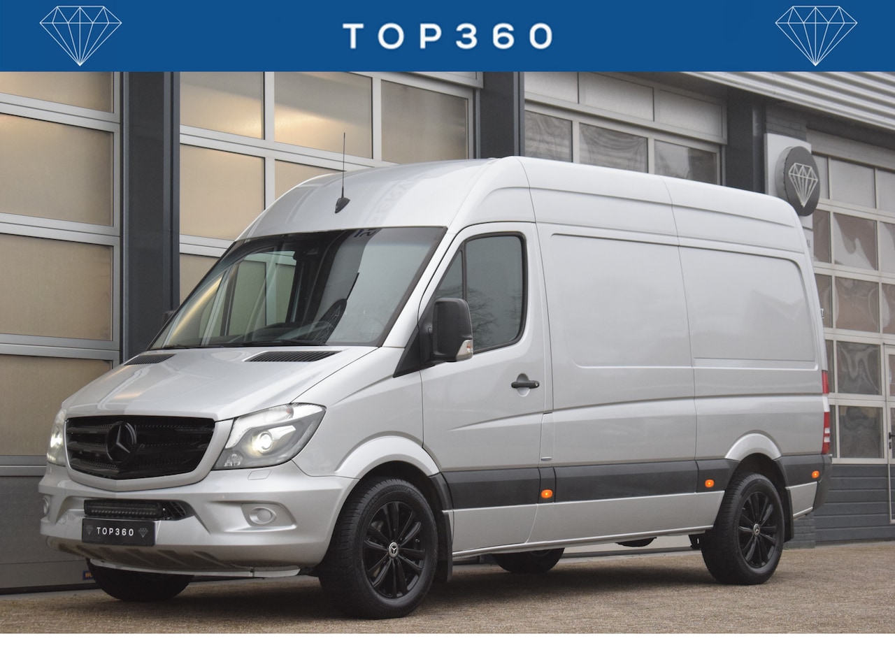 Mercedes-Benz Sprinter - 319 3.0 CDI V6! L2H2 EURO 6 Automaat | Camera | Stoelverwarming | Trekhaak - AutoWereld.nl