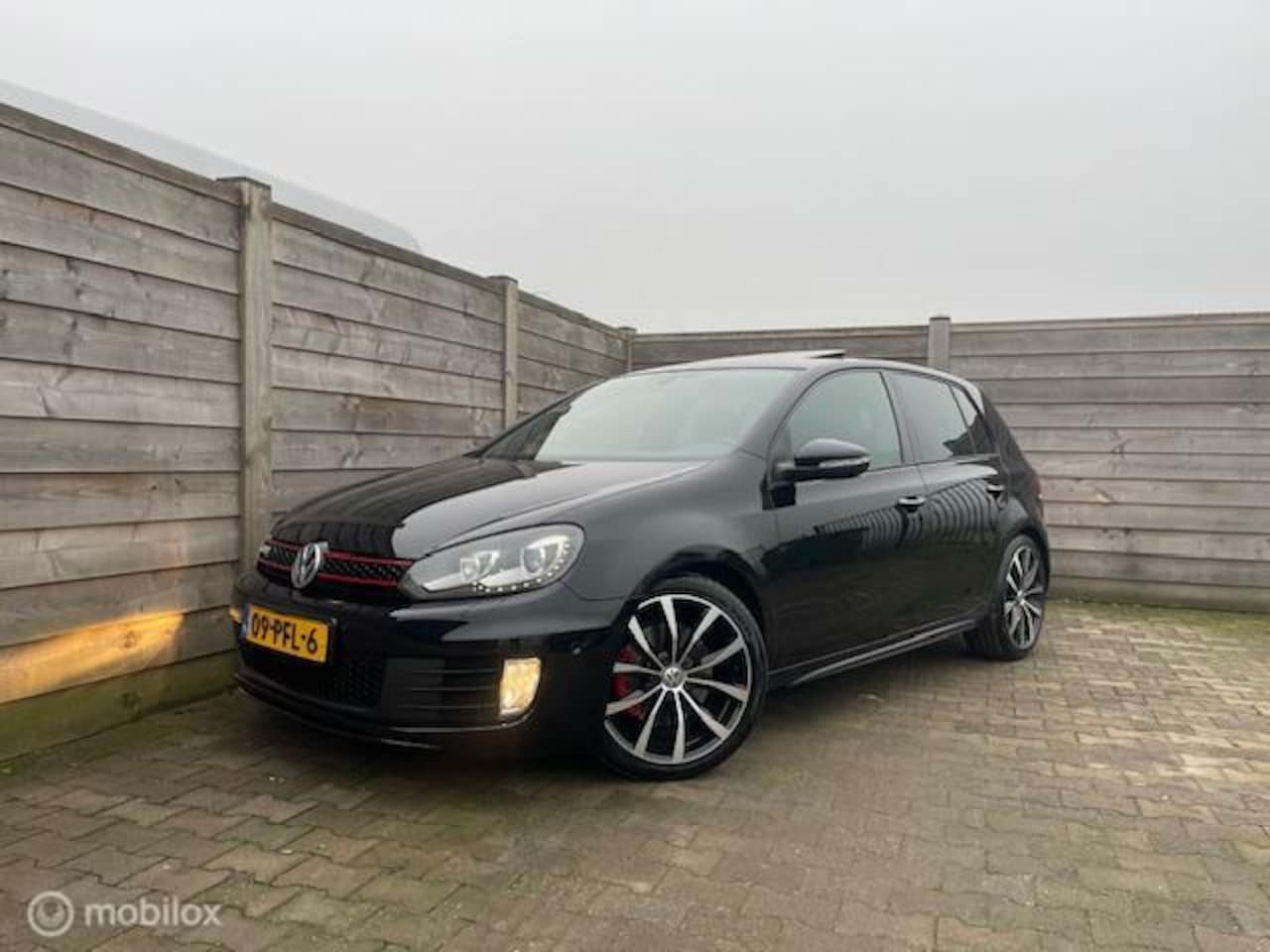 Volkswagen Golf - 2.0 GTI NAVI-Airco-Leder-Automaat-211PK - AutoWereld.nl