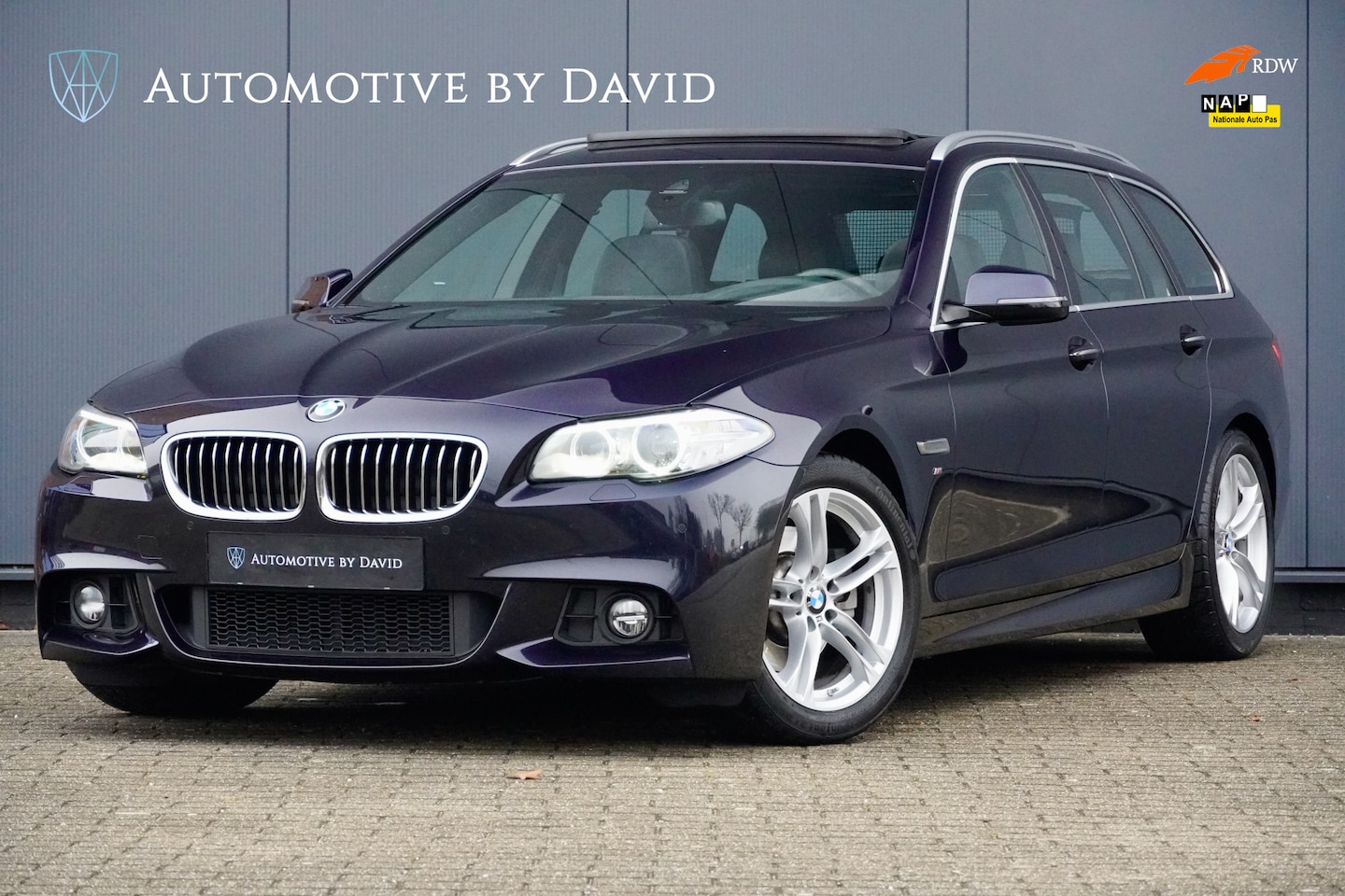 BMW 5-serie Touring - 520i 184 pk M SPORT HIGH EXECUTIVE AUTOMAAT / 1e EIGENAAR / PANORAMADAK / NAVI PROFESSIONA - AutoWereld.nl