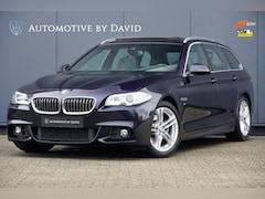 BMW 5-serie Touring - 520i M SPORT HIGH EXECUTIVE AUTOMAAT / 1e EIGENAAR / PANORAMADAK / NAVI PROFESSIONAL / LED