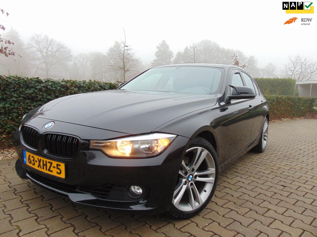 BMW 3-serie - 320i Executive M Sport , Automaat , Clima / Cruise / Navi-Multimedia / Isofix / Led / Pdc - AutoWereld.nl