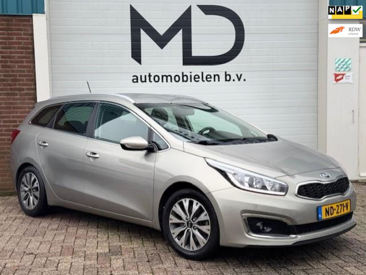 Kia Cee'd Sportswagon - 1.6 GDI DynamicLine Dealer onderhouden - AutoWereld.nl