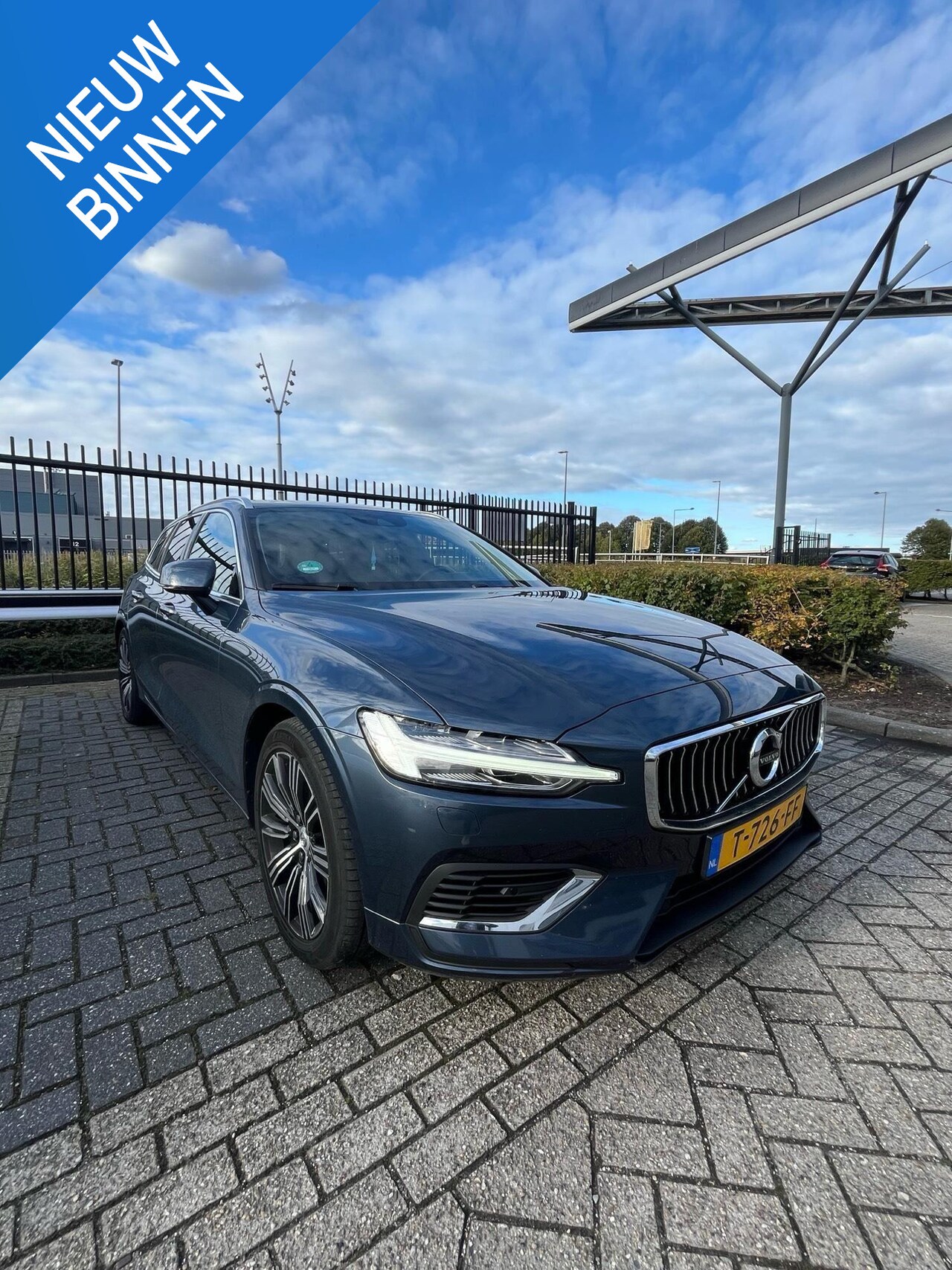 Volvo V60 - 2.0 T6 Recharge AWD Inscription Volvo V60 2.0 T6 Recharge AWD R-Design - AutoWereld.nl