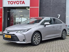 Toyota Corolla - Sedan 1.8 HYBRID DYNAMIC APPLE/ANDROID STOELVERWARMING 17"LMV KEYLESS DAB+ PRIVACY-GLASS C