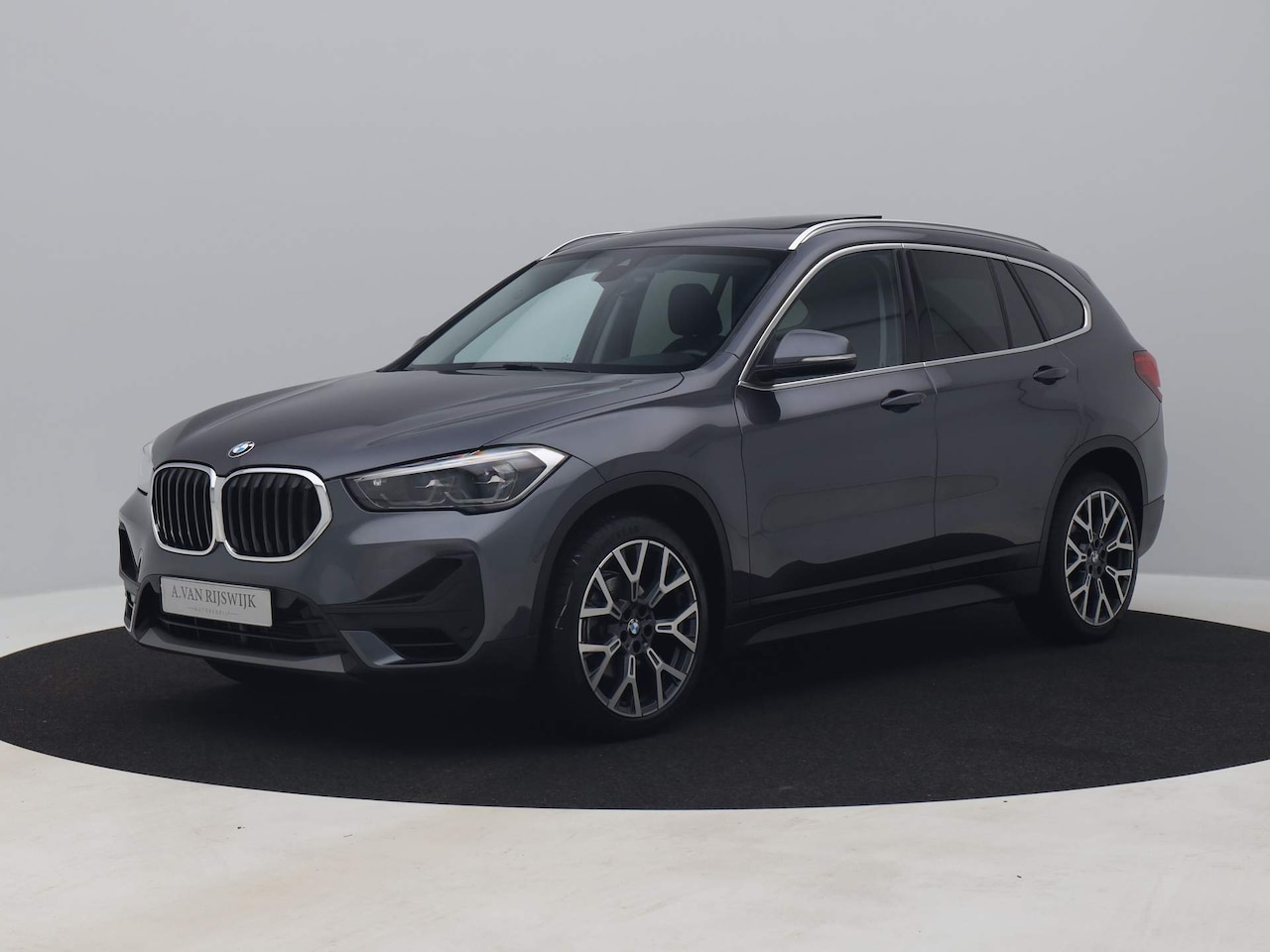 BMW X1 - sDrive18i Executive | PANO | CAMERA - AutoWereld.nl