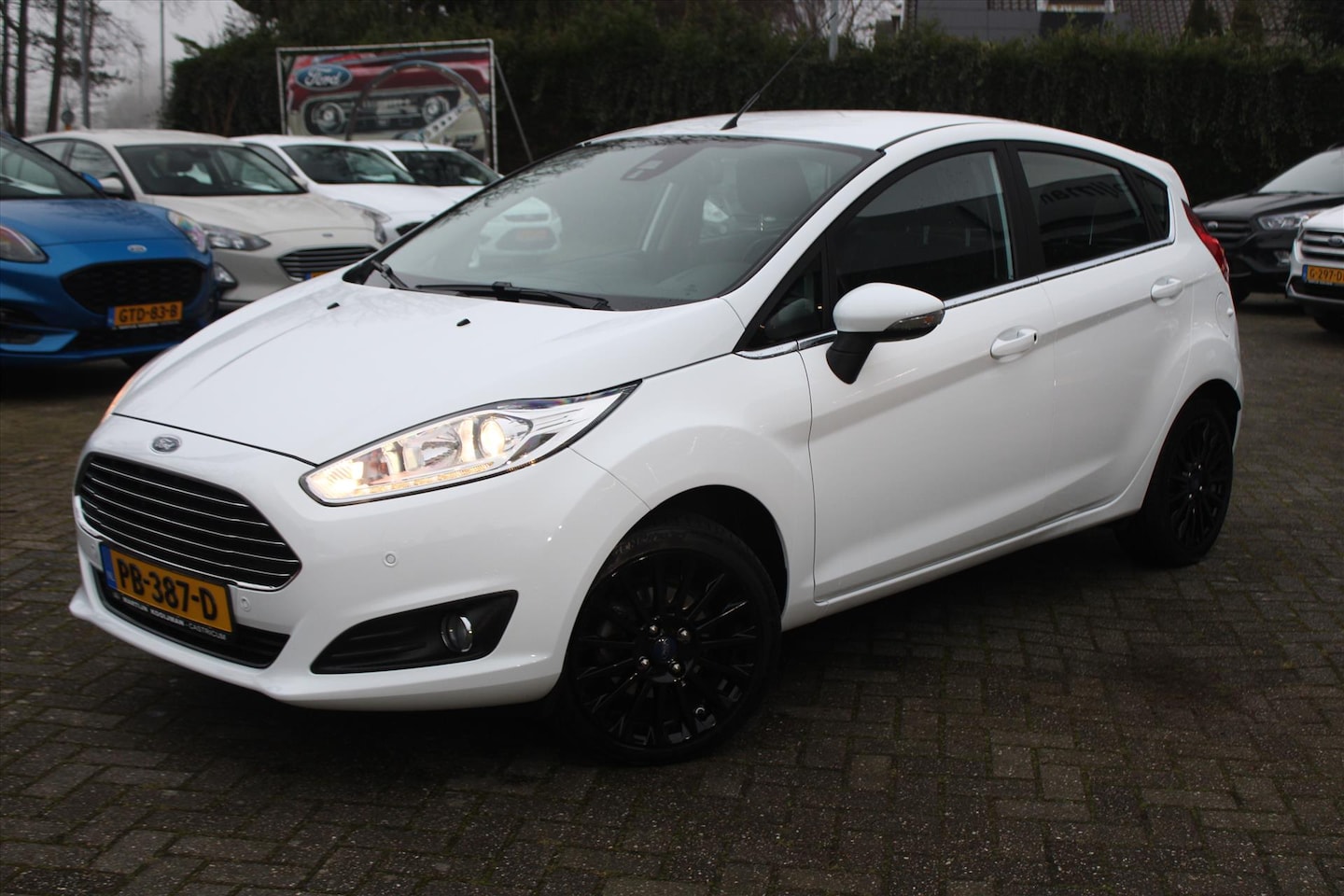 Ford Fiesta - 1.0 EcoBoost 100PK 5D Titanium, Cruise Control, Parkeersensoren, Voorruitverwarming - AutoWereld.nl