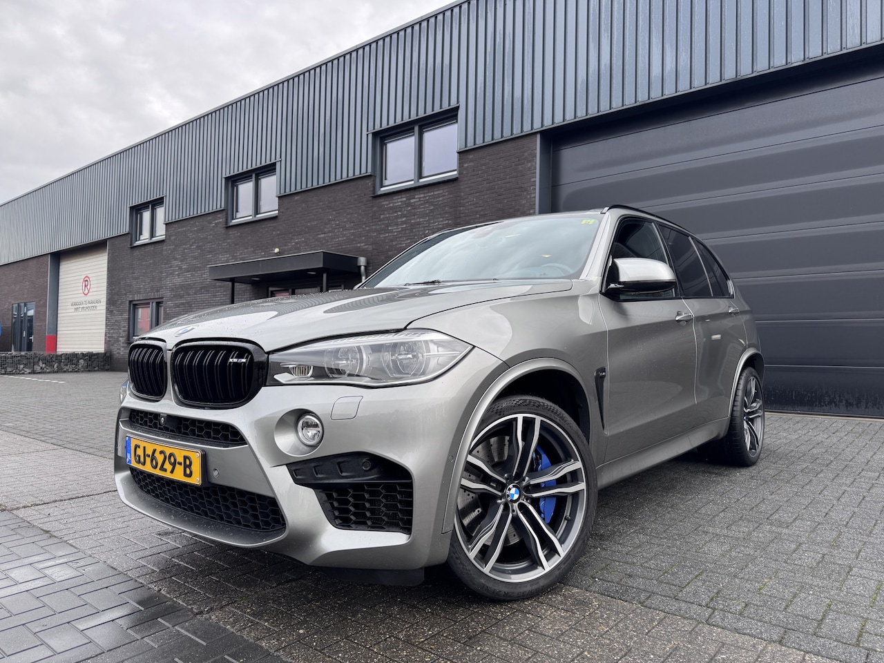 BMW X5 - M | 2E EIGENAAR | ORIG.NL | 576PK | PANO DAK | B&O | BOMVOLLE AUTO | - AutoWereld.nl