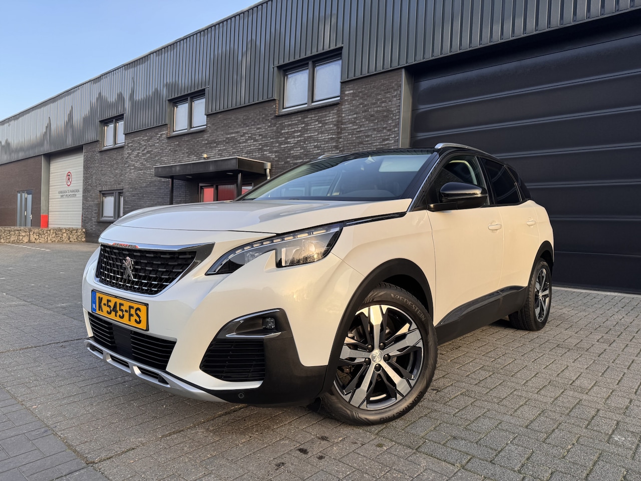 Peugeot 3008 - 1.2 PureTech Allure | 1E EIGENAAR | 12MND GARANTIE | AUTOMAAT | CARPLAY | LMV | - AutoWereld.nl