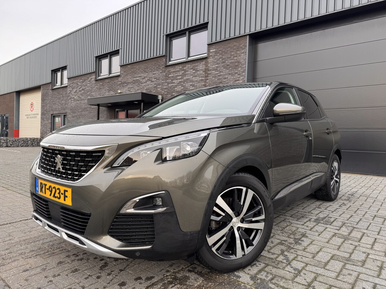 Peugeot 3008 - 1.2 PureTech Allure | 1E EIGENAAR | 12MND GARANTIE | AUTOMAAT | LED | CARPLAY | - AutoWereld.nl