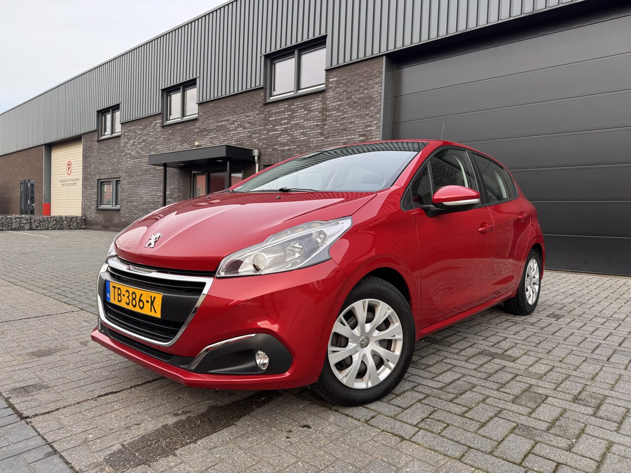 Peugeot 208 - 1.2 PureTech Blue Lion | 2E EIGENAAR | 12MND GARANTIE | AIRCO | CARPLAY - AutoWereld.nl