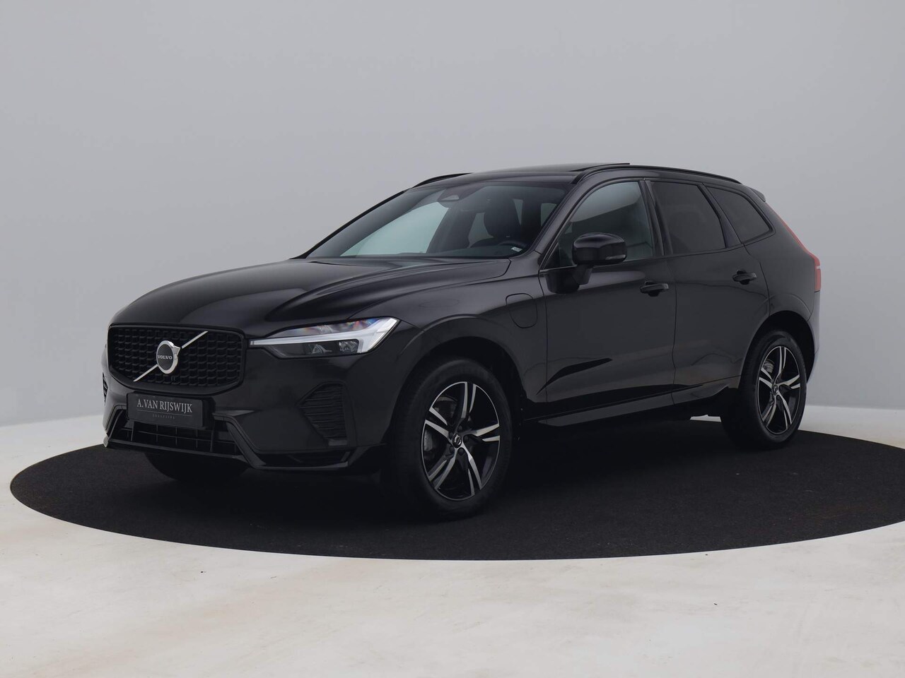 Volvo XC60 - 2.0 Recharge T6 AWD R-Design | PANO | CAMERA | KEYLESS - AutoWereld.nl