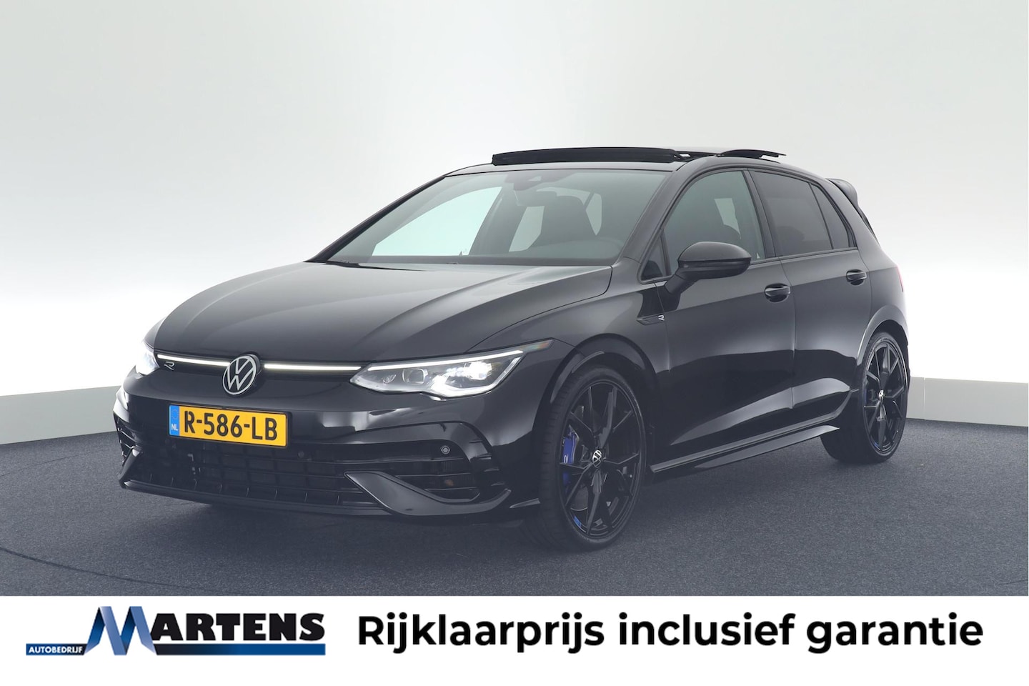 Volkswagen Golf - R 2.0 TSI 320pk 4Motion Akrapovic Leder Panoramadak Memory Virtual Cocpit Navigatie - AutoWereld.nl