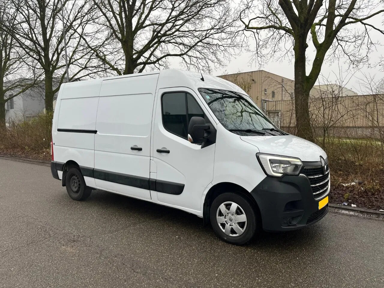 Renault Master - 2.3 dCi * L2H2 * 2X in STOCK *AIRCO * NAVI * CAMERA * 135 pk - AutoWereld.nl