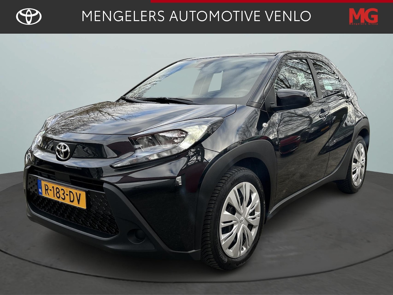 Toyota Aygo X - 1.0 VVT-i S-CVT Play Automaat / Airco / Cruise Control Adaptief / Navi via APP / Camera - AutoWereld.nl