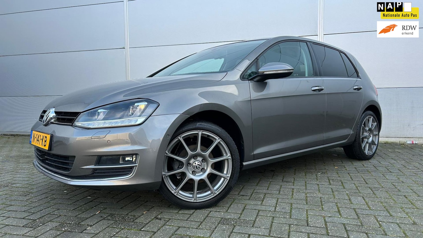 Volkswagen Golf - 1.2 TSI Highline R Connected, Navi, Xenon, Alcantara - AutoWereld.nl