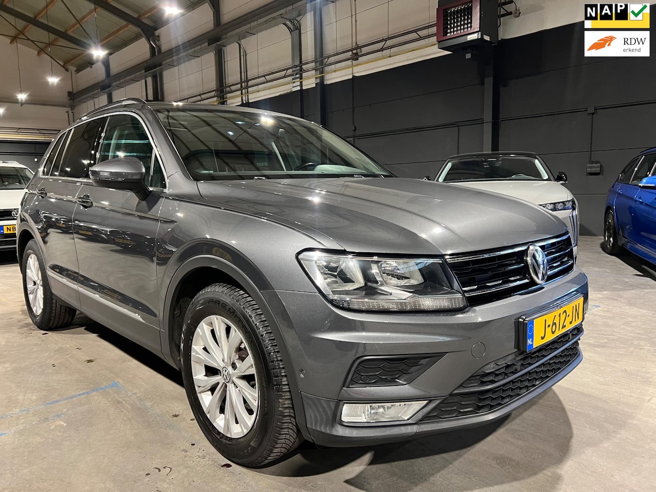 Volkswagen Tiguan - 1.4 TSI ACT Comfortline Business Automaat - Panoramadak - Clima - Adapt Cruise - Camera - - AutoWereld.nl