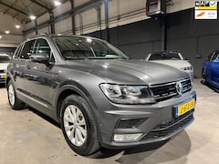 Volkswagen Tiguan - 1.4 TSI ACT Comfortline Business Automaat - Panoramadak - Clima - Adapt Cruise - Camera