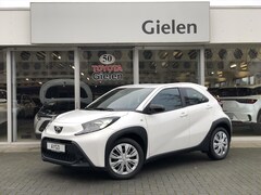 Toyota Aygo X - 1.0 VVT-i Play | Stoelverwarming, Apple CarPlay/Android Auto, Parkeercamera, Airco, Lichts