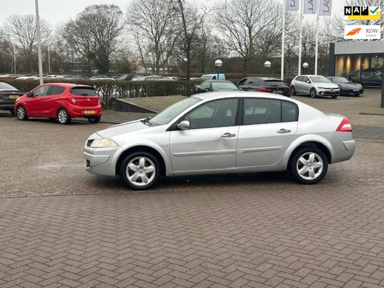 Renault Mégane - 1.6-16V Business Line 1.6-16V Business Line,bj.2009,kleur:grijs,sedan,climate,NAP met 210381 km.en APK tot 10/20 - AutoWereld.nl