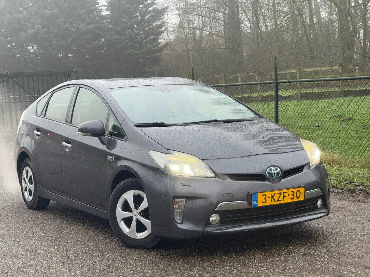 Toyota Prius - 1.8 Plug-in Executive Business /Xenon/Navi/Camera/Stoelverwarming/ - AutoWereld.nl