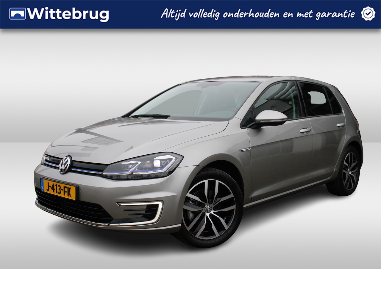 Volkswagen e-Golf - E-DITION AUTOMAAT Metallic/ Digitale Cockpit/ Led/ Clima/ Navi/ Camera/ Parkeersensor V. + - AutoWereld.nl