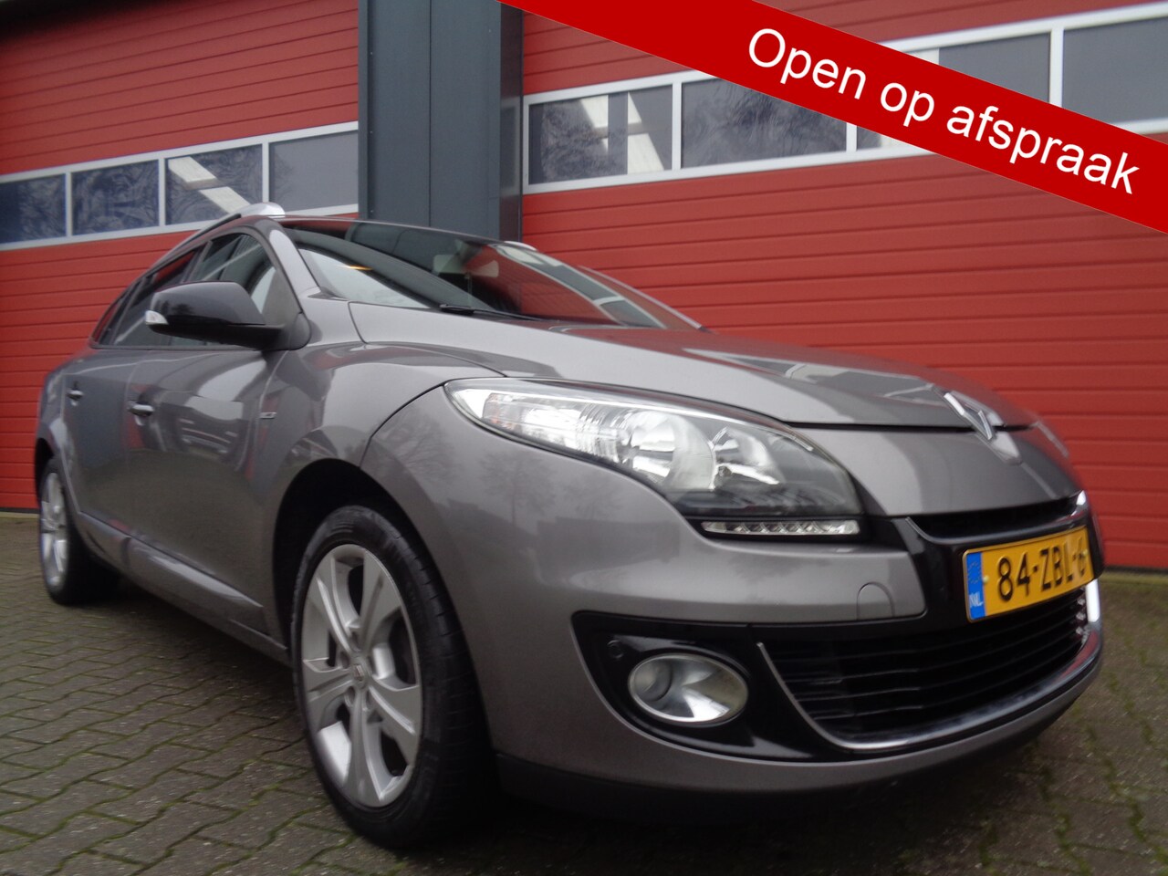 Renault Mégane Estate - 1.2 TCe Bose 116PK Clima Navi Pano-Dak Cruise LMV 6-BAK Trekhaak 2E-Eigenaar NL-Auto - AutoWereld.nl