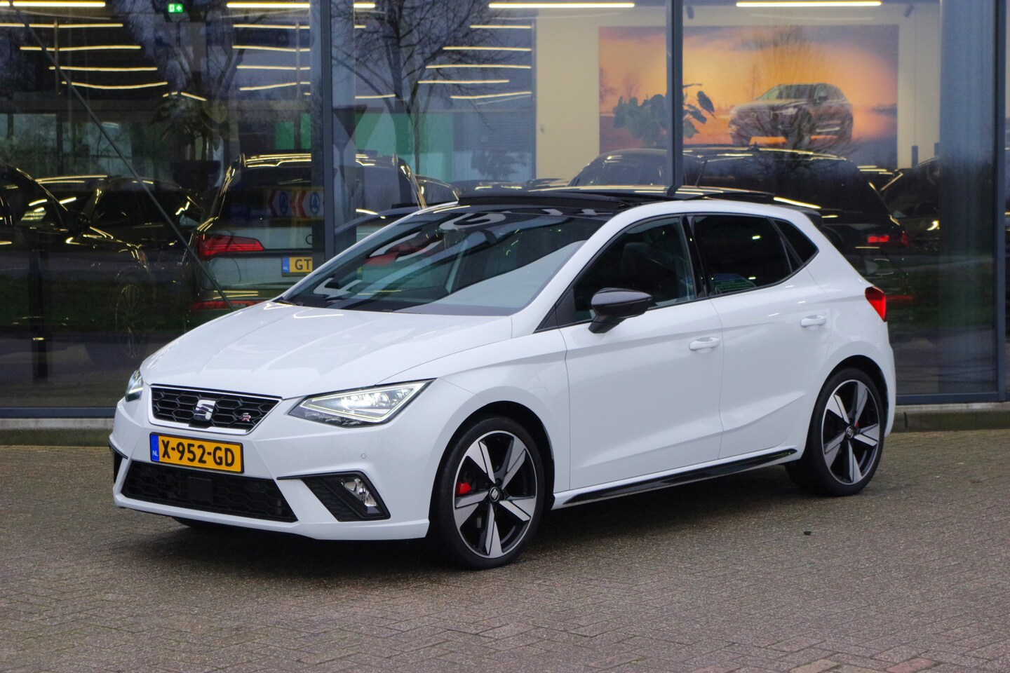 Seat Ibiza - 1.5 TSI 150 PK FR Automaat Business Intense Plus, Panoramadak, Camera, Adap. Cruise Contro - AutoWereld.nl