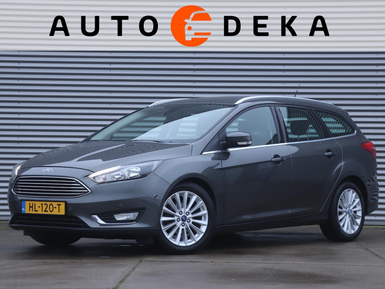 Ford Focus Wagon - 1.0 Titanium Edition *Navigatie*Trekhaak*Parkeersens.* - AutoWereld.nl