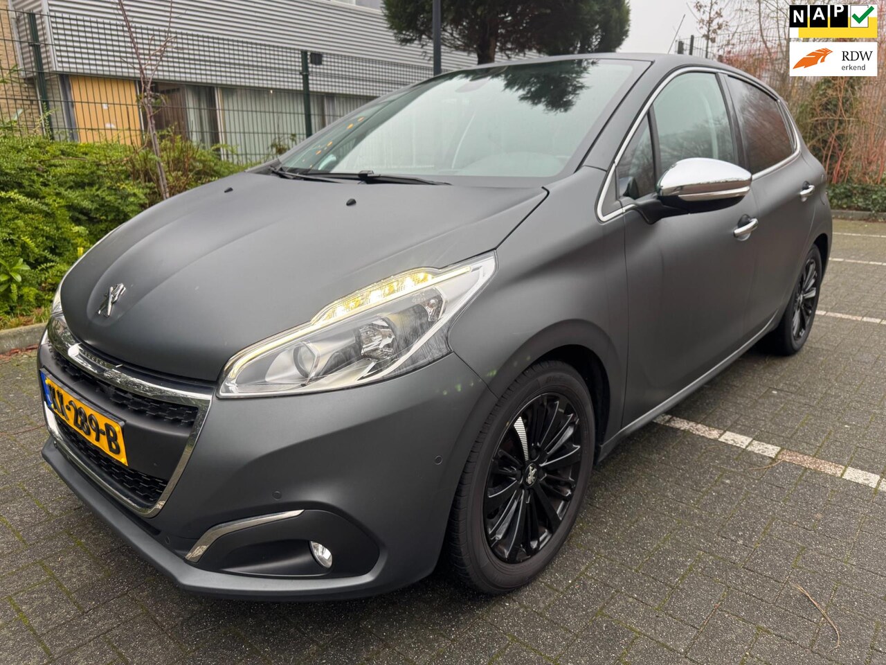 Peugeot 208 - 1.2 PureTech Allure / Camera / Leder / Navi / LED - AutoWereld.nl