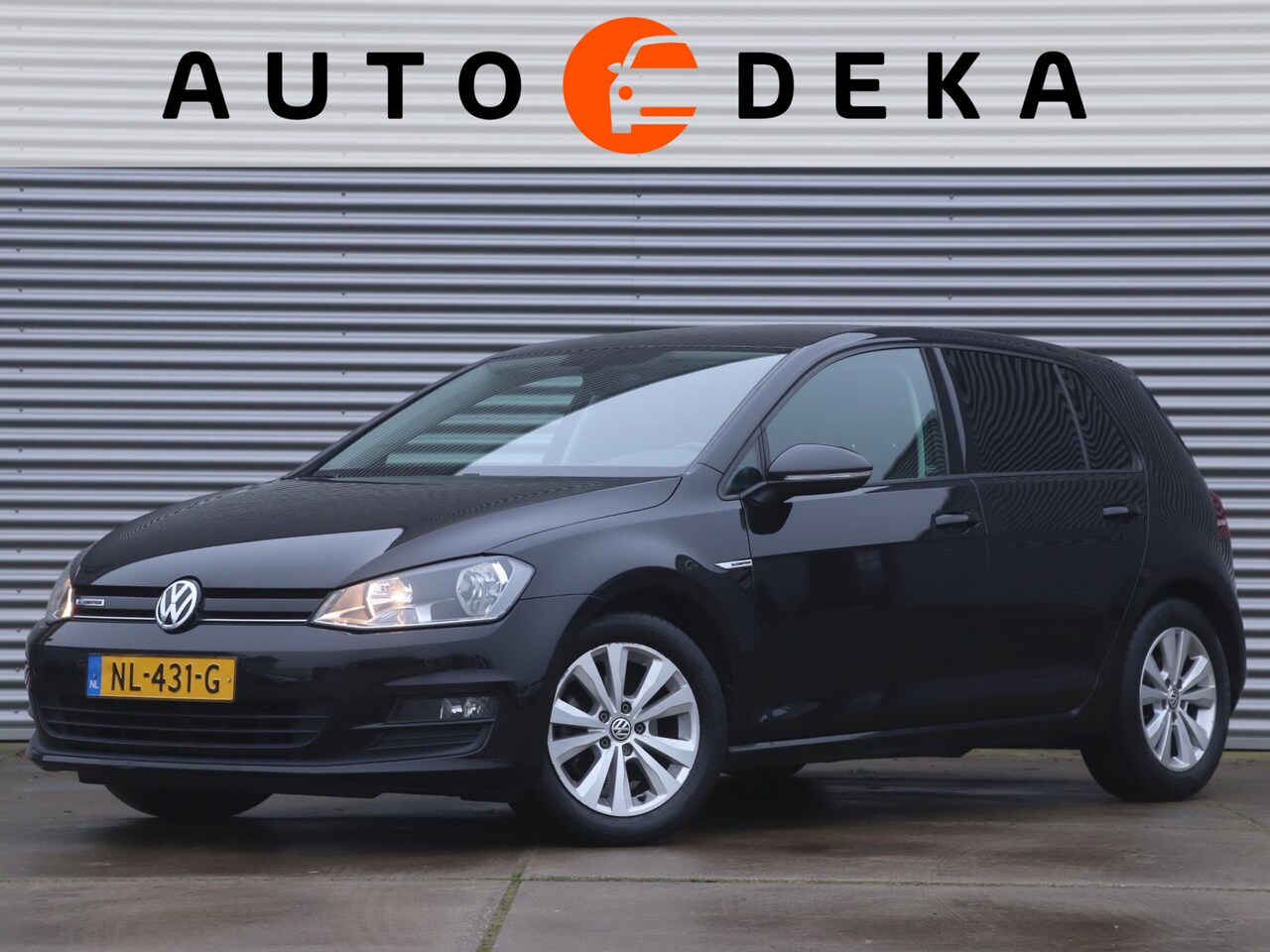 Volkswagen Golf - 1.0 TSI Connected Series Automaat *Navigatie*Parkeersens.* - AutoWereld.nl