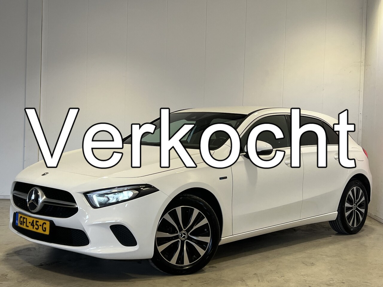 Mercedes-Benz A-klasse - 250 e Business Solution | LM Velgen 17" | Kunstleder/Stof Bekleding | Achteruitrijcamera | - AutoWereld.nl