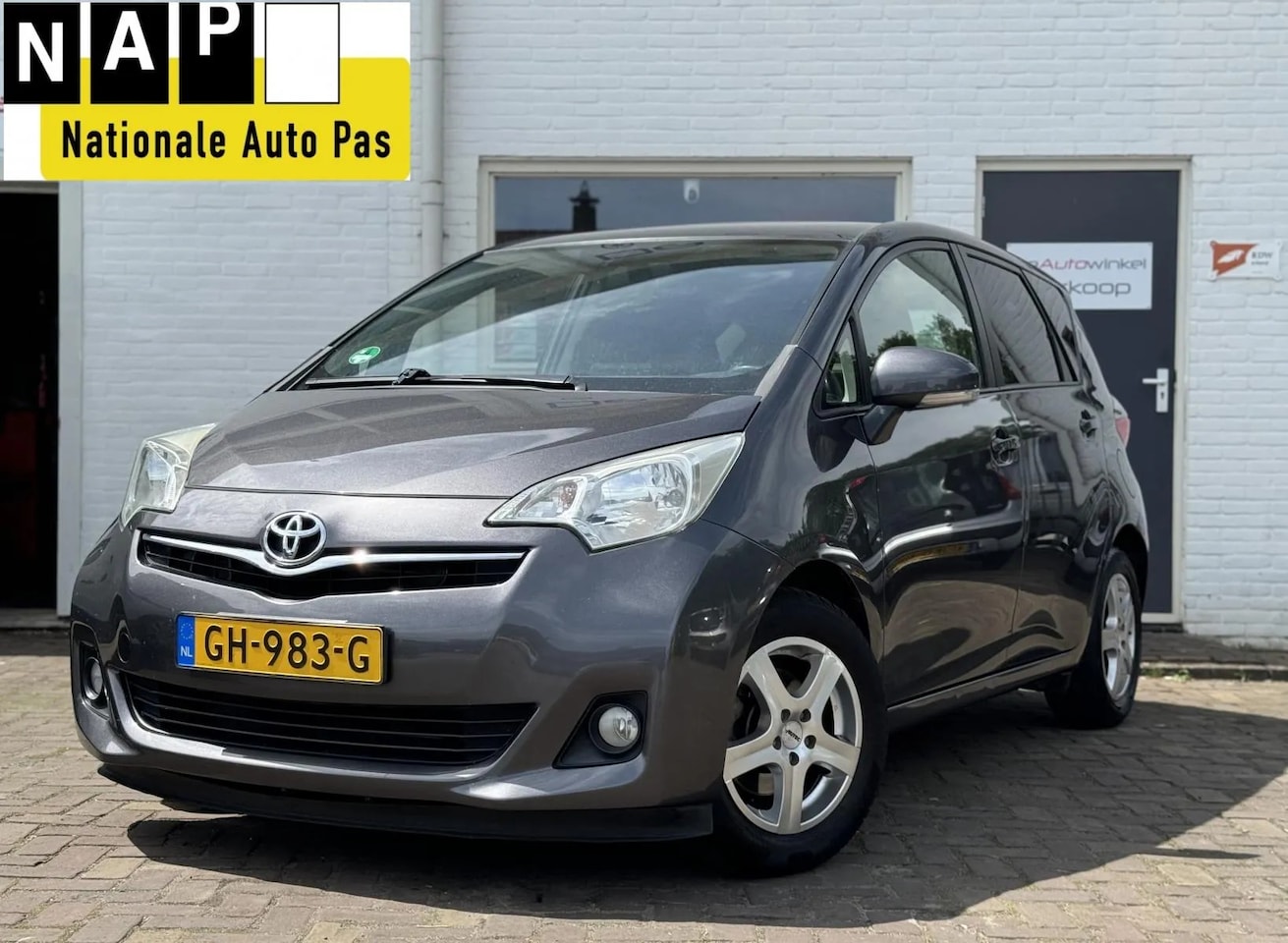 Toyota Verso S - 1.3 VVT-i PANO AUTOMAAT - AutoWereld.nl