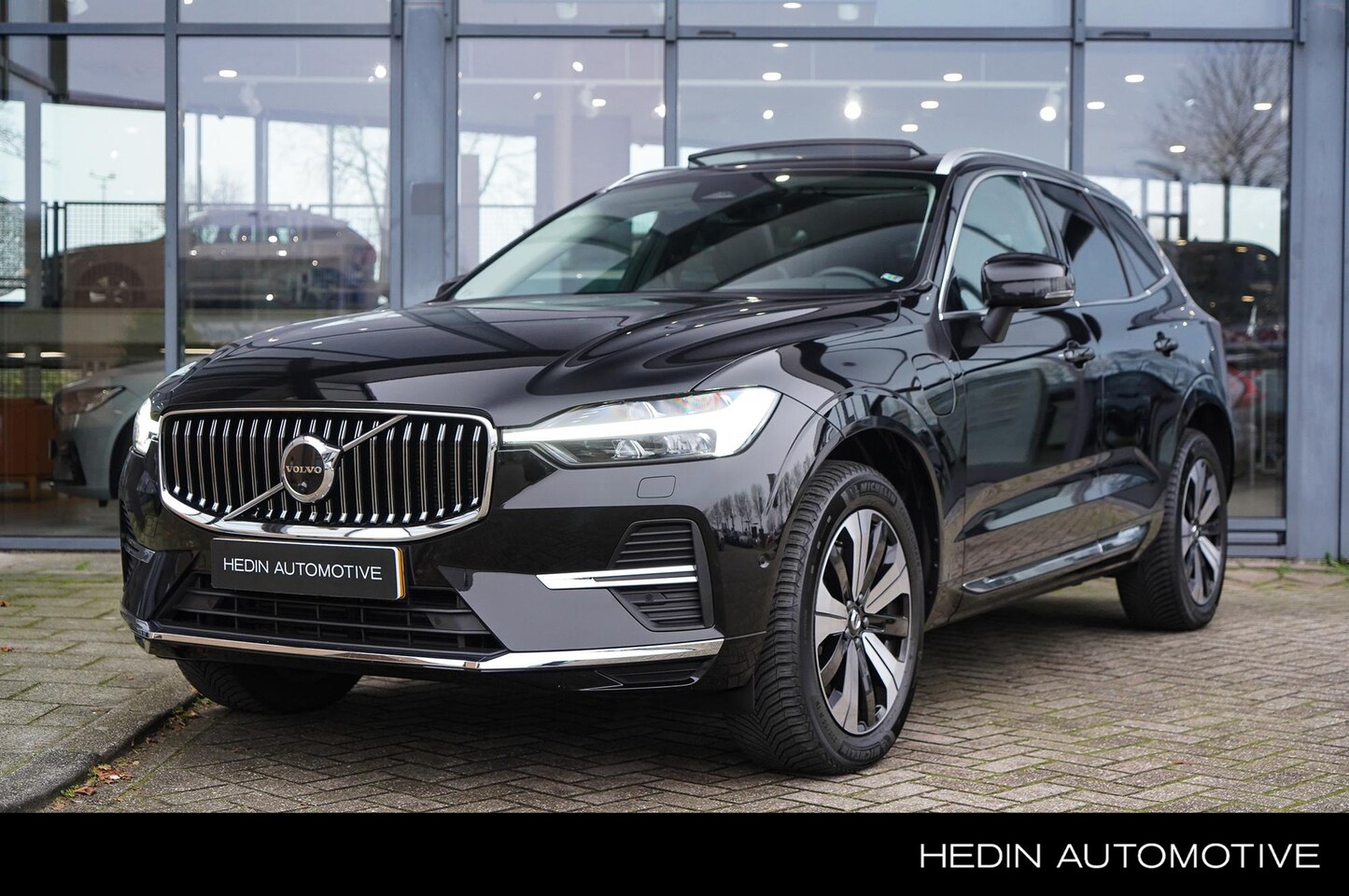 Volvo XC60 - 2.0 Recharge T8 | Plus | | Panoramadak | Harman Kardon | 360 Camera | Leder | Getint Glas - AutoWereld.nl