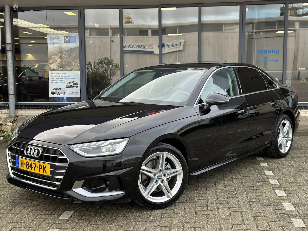 Audi A4 Limousine - 35 TFSI Launch edition Business - AutoWereld.nl