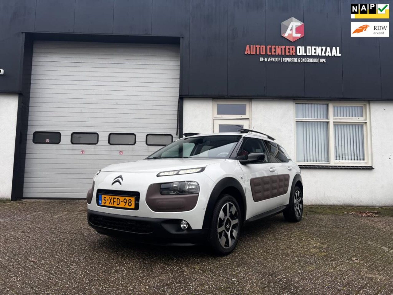 Citroën C4 Cactus - 1.2 e-VTi Shine|Automaat|Nav|Camera|Pano - AutoWereld.nl