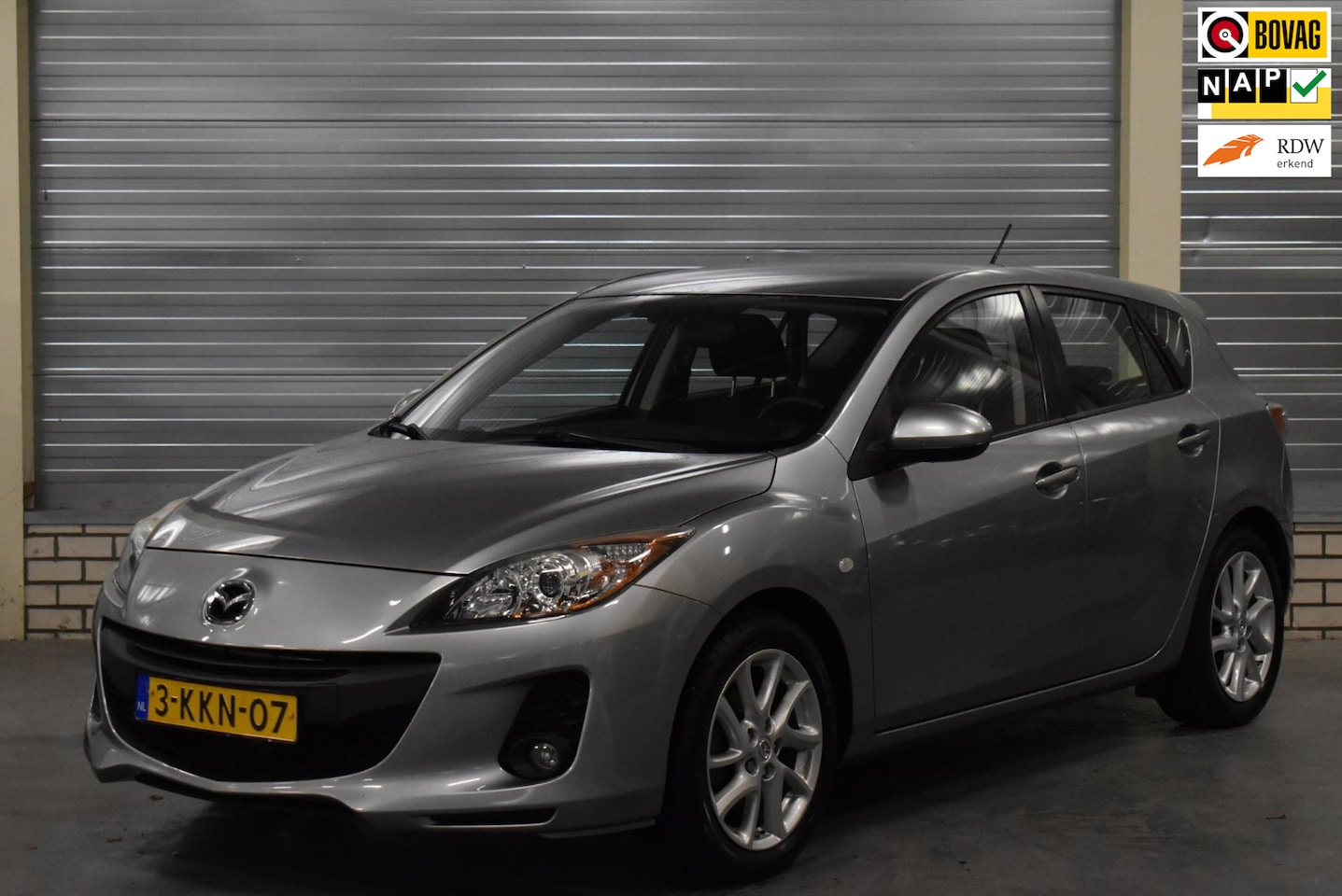 Mazda 3 - 1.6 Navigator 1e Eigenaar 90.000KM!! + Parkeersensoren|Cruise Control|Stoelverwarming| - AutoWereld.nl