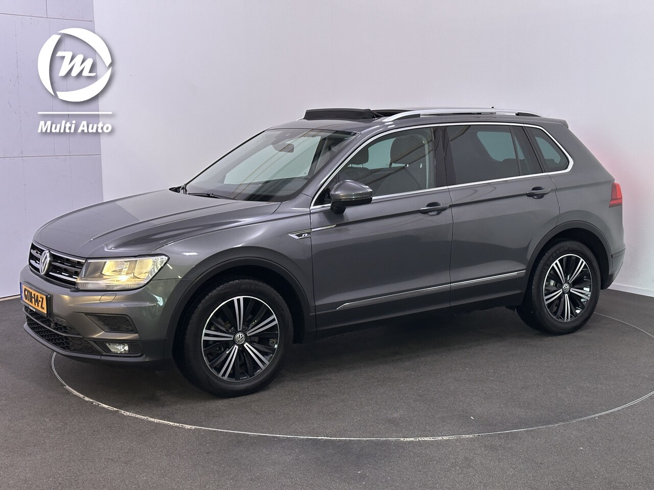 Volkswagen Tiguan - 1.4 TSI ACT Business R Automaat | Panodak | Adaptive Cruise | Navigatie | L.M. 18" | Clima - AutoWereld.nl