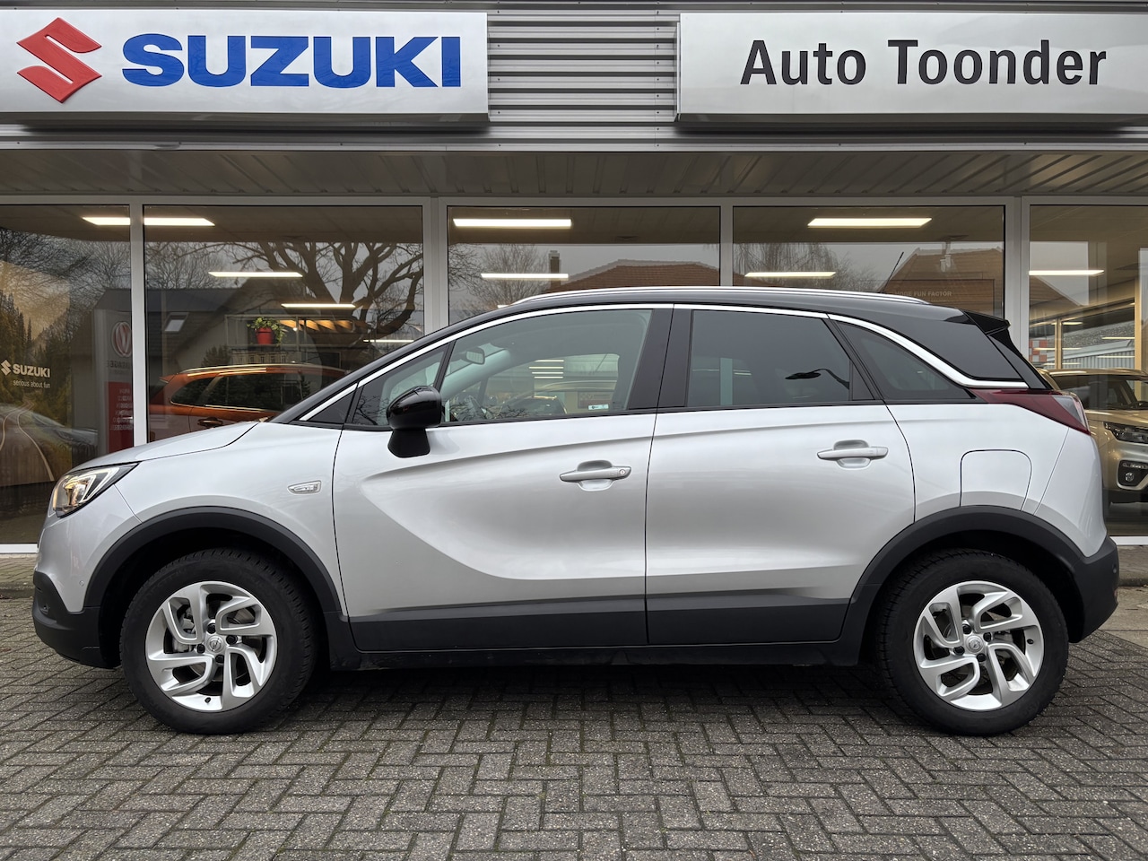 Opel Crossland X - 1.2 Turbo Innovation 110PK/ Lage km! - AutoWereld.nl