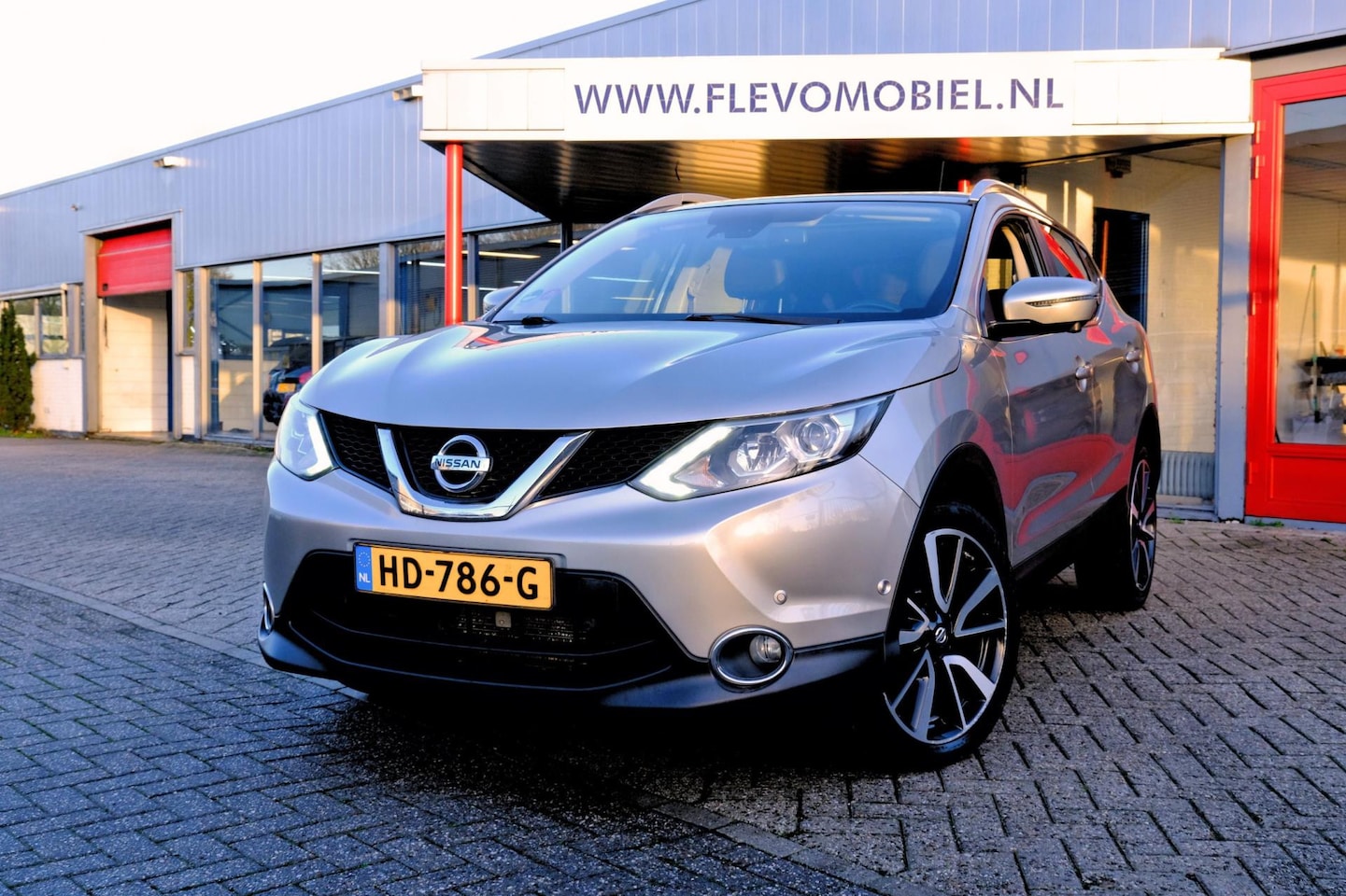 Nissan Qashqai - 1.2 Tekna Aut. Pano|Leder|Navi|360Cam|ParkAssist - AutoWereld.nl