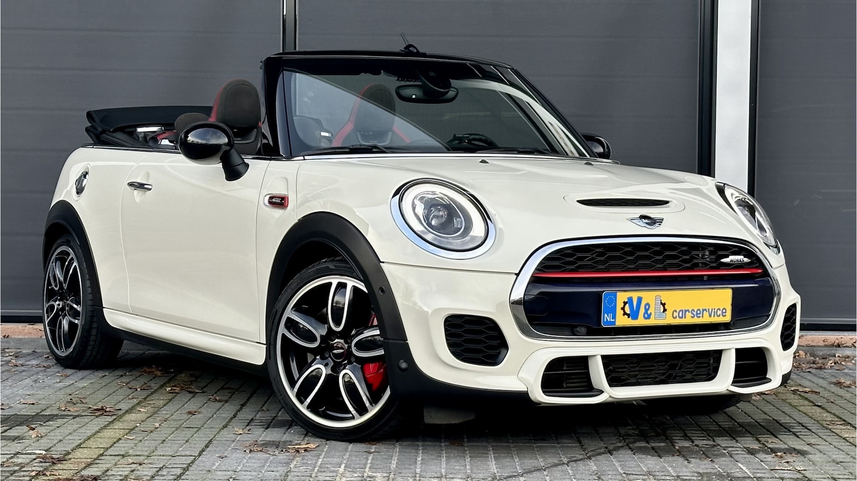 MINI Cabrio - Mini 2.0 John Cooper Works Chili / HarmanKardon / HeadUp / Alcantara / Stoelverw / Adaptiv - AutoWereld.nl