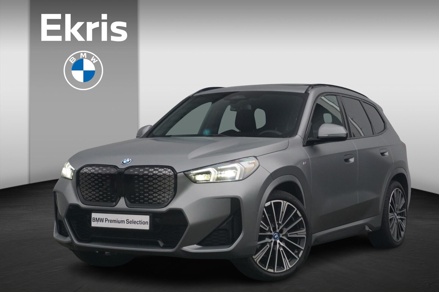 BMW iX1 - eDrive20 M Sportpakket 20'' / Harman Kardon / Panoramadak / Comfort Acces / Trekhaak - AutoWereld.nl