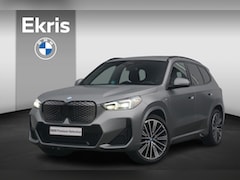 BMW iX1 - eDrive20 M Sportpakket 20'' / Harman Kardon / Panoramadak / Comfort Acces / Trekhaak