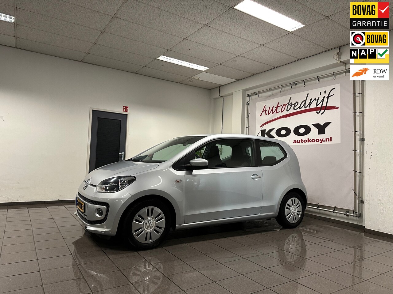 Volkswagen Up! - 1.0 move up! BlueMotion * Navigatie / Stoelverwarming / Airco / NL Auto * - AutoWereld.nl