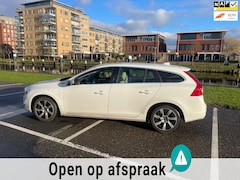 Volvo V60 - 2.4 D6 AWD Plug-In Hybrid Summum NAVI TREKHAAK PDC