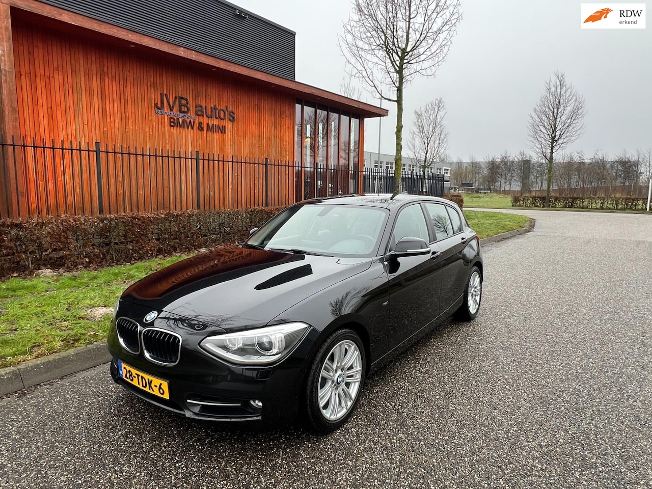 BMW 1-serie - 118i aut. Sportline, trekhaak, leder sportstoelen, navi pro - AutoWereld.nl