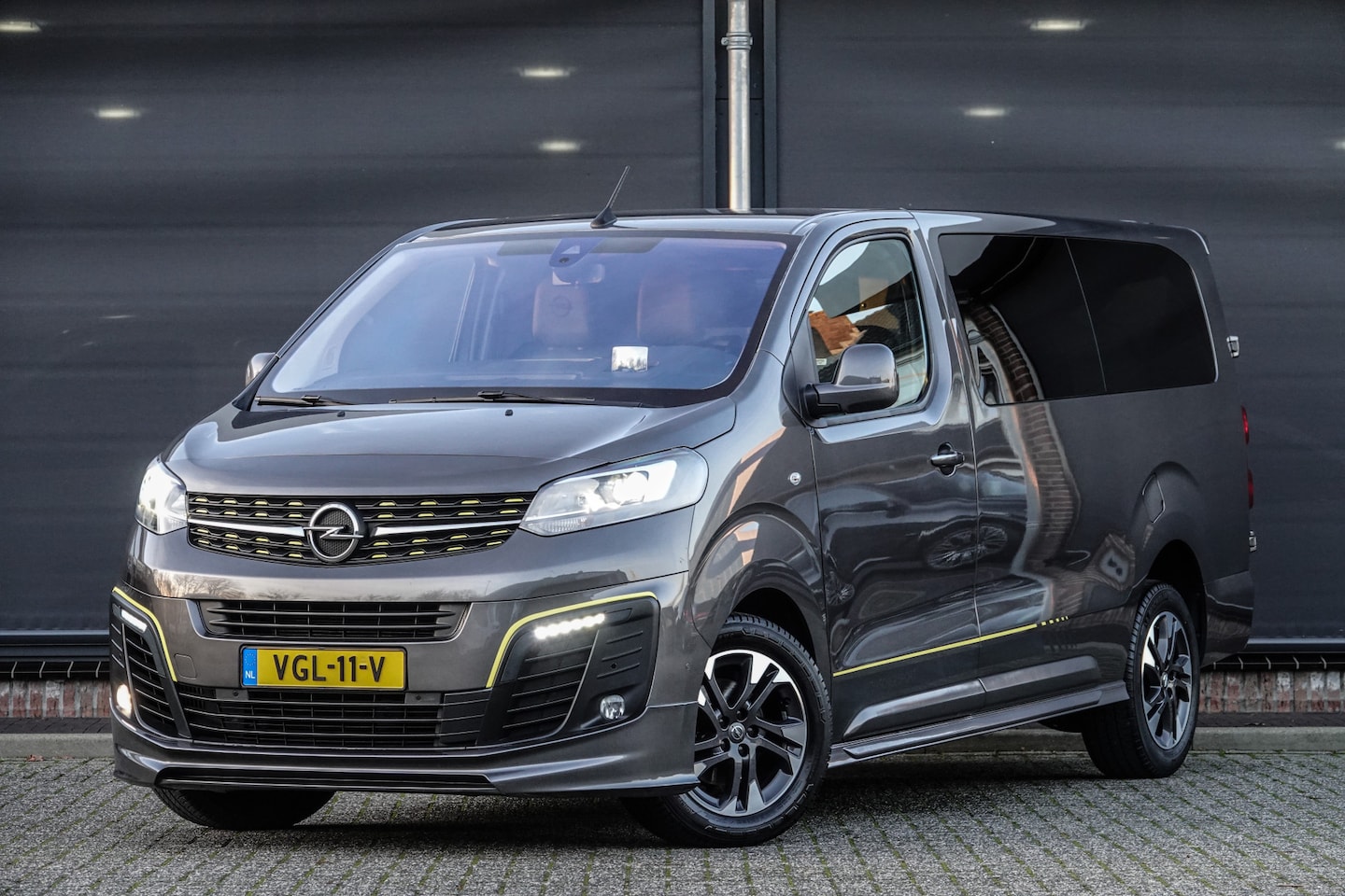 Opel Vivaro - L3H1 2.0Cdti 177Pk Aut. | Irmscher Sport | Achteruitrijcamera | Head-Up Display | Glaslook - AutoWereld.nl