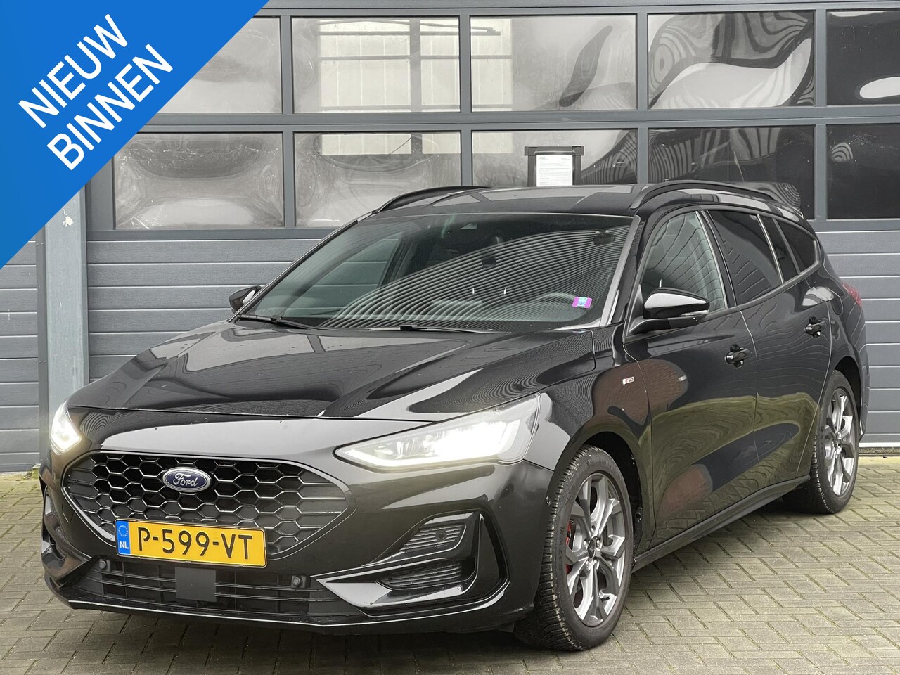 Ford Focus - 1.0 ECOBOOST HYBRID ST LINE STYLE I WINTERPAKKET I ACHTERUITRIJCAMERA I APPLE/ANDROID I CL - AutoWereld.nl