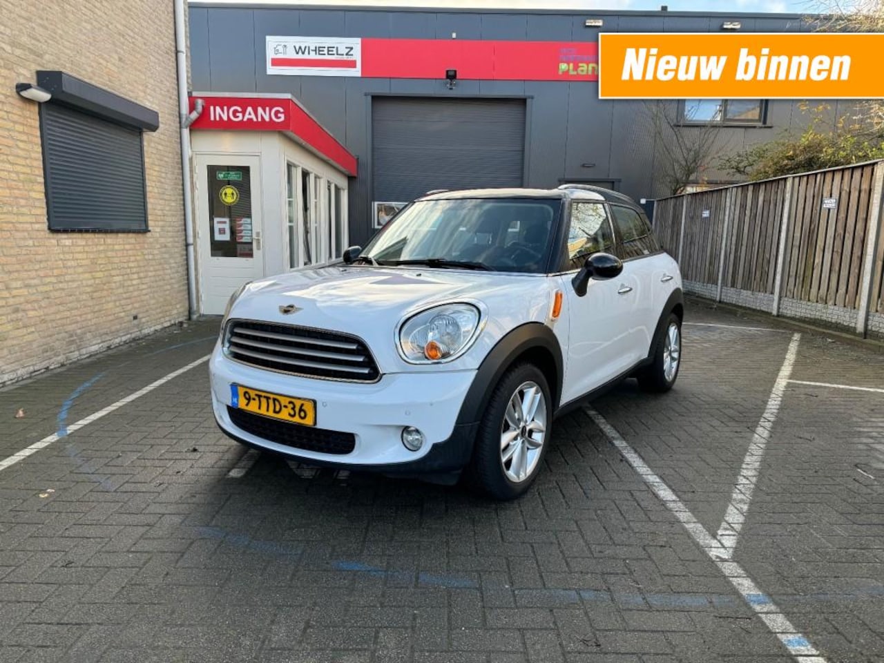 MINI Countryman - 1.6 black en white - in zeer nette staat!! - AutoWereld.nl