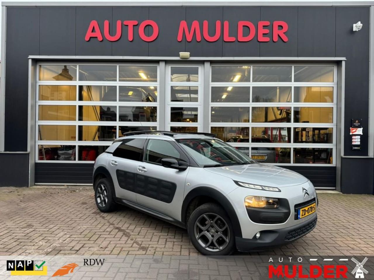 Citroën C4 Cactus - PURETECH 82 W / AIRCO / PANODAK / NAVI / CRUISE - AutoWereld.nl