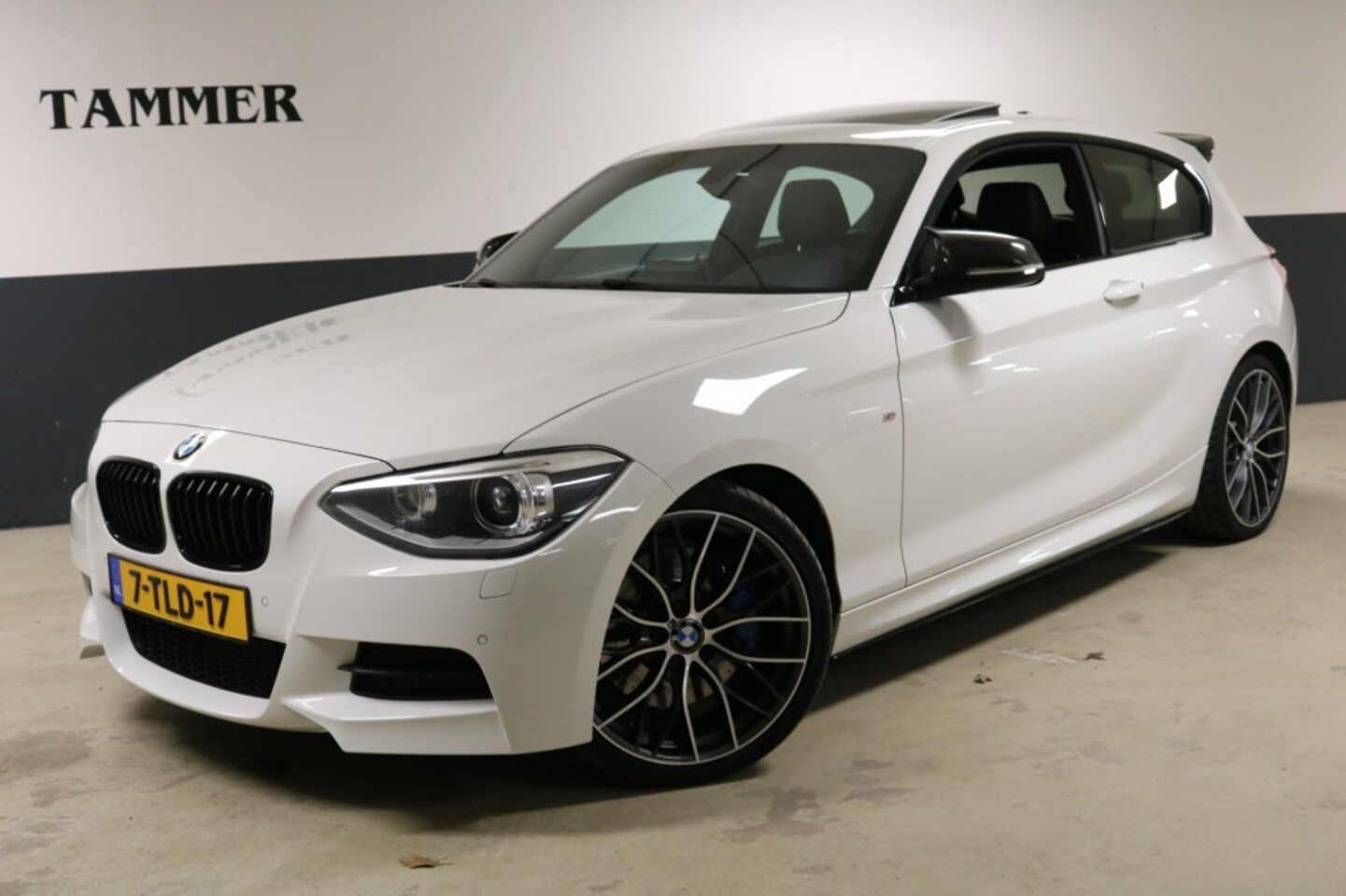 BMW 1-serie - M135i High Executive Org.NL/ NAP/Pano/ Harman Kardon - AutoWereld.nl